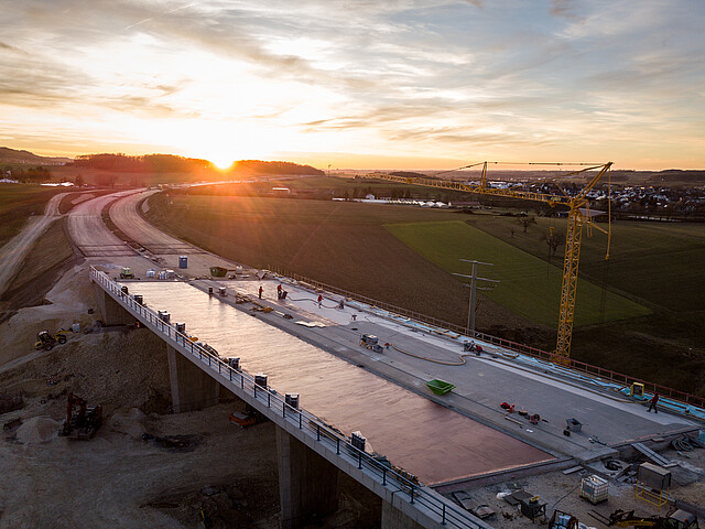 Brücke während der Sanierungsarbeiten von oben fotografiert